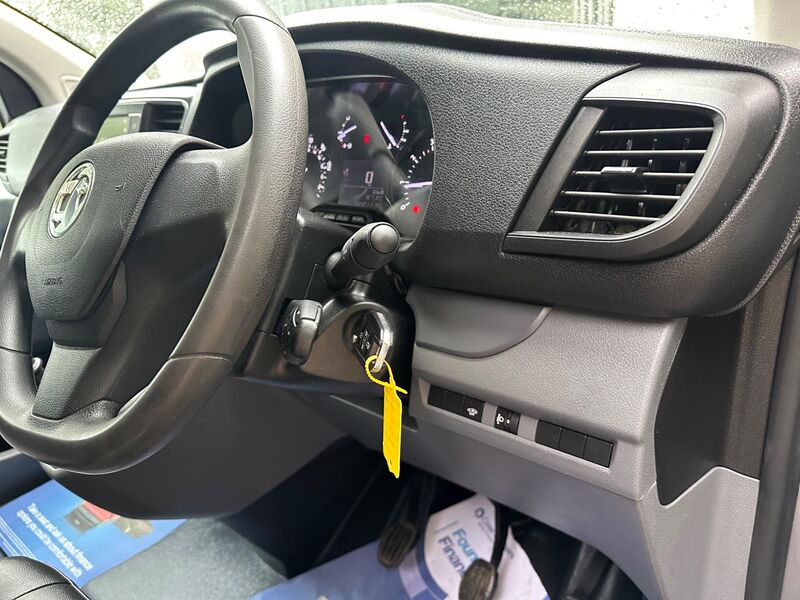 VAUXHALL VIVARO