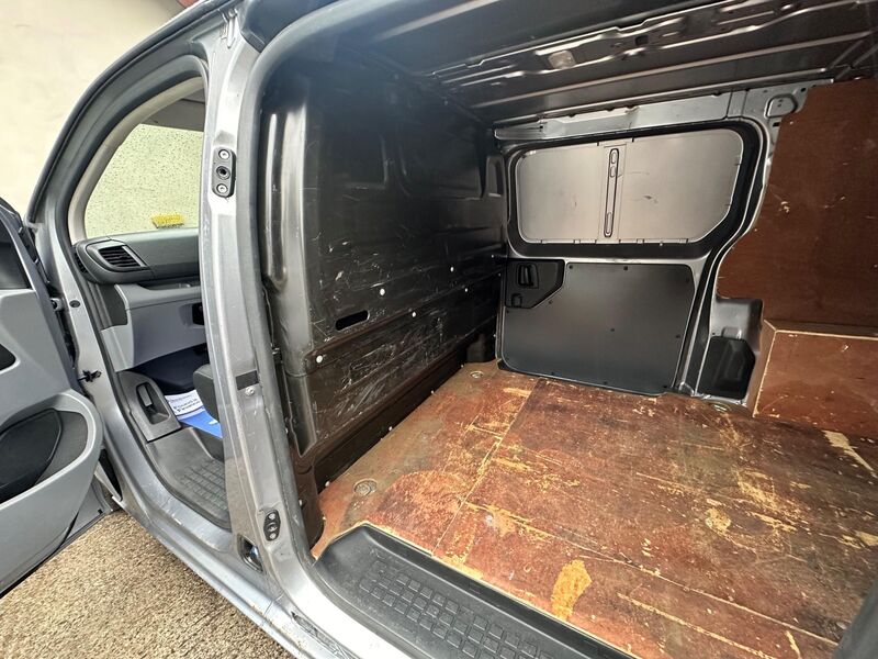 VAUXHALL VIVARO
