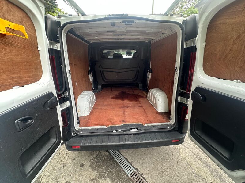 VAUXHALL VIVARO