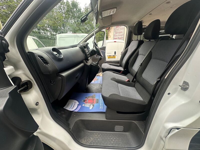 VAUXHALL VIVARO