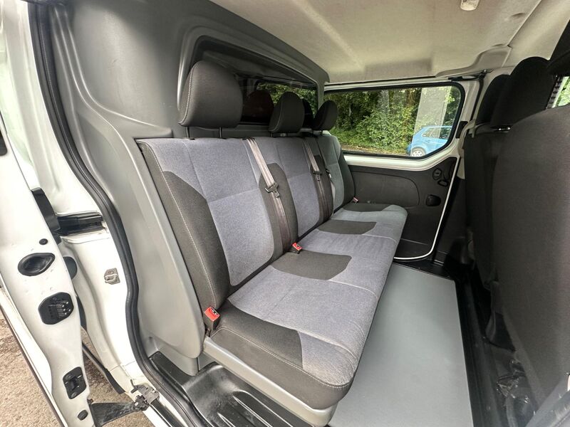 VAUXHALL VIVARO