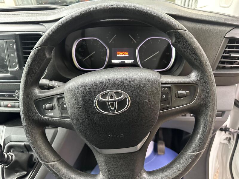 TOYOTA PROACE