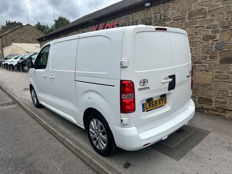 TOYOTA PROACE