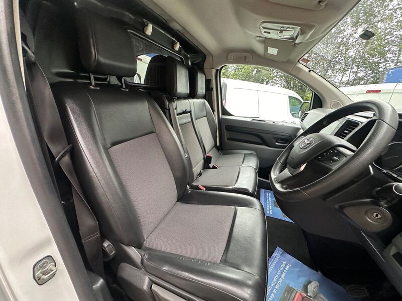 TOYOTA PROACE