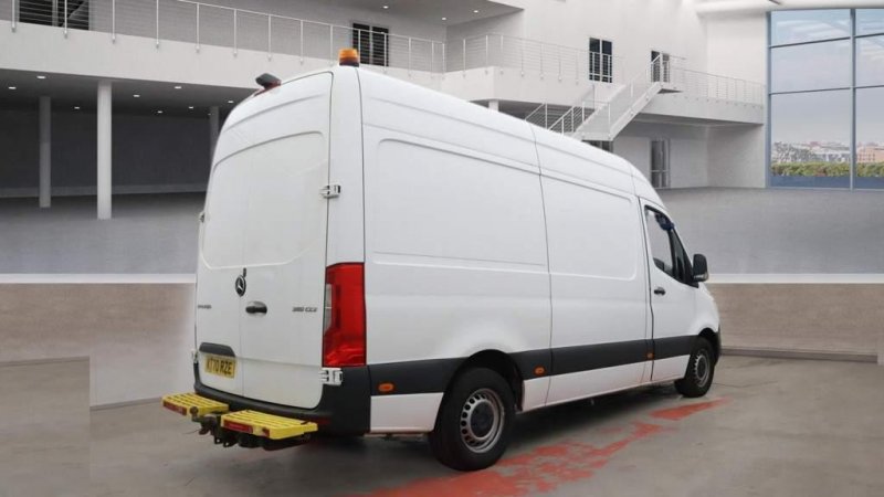 MERCEDES-BENZ SPRINTER