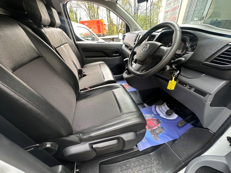 VAUXHALL VIVARO