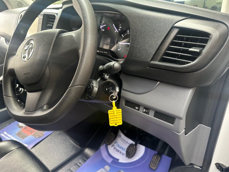 VAUXHALL VIVARO
