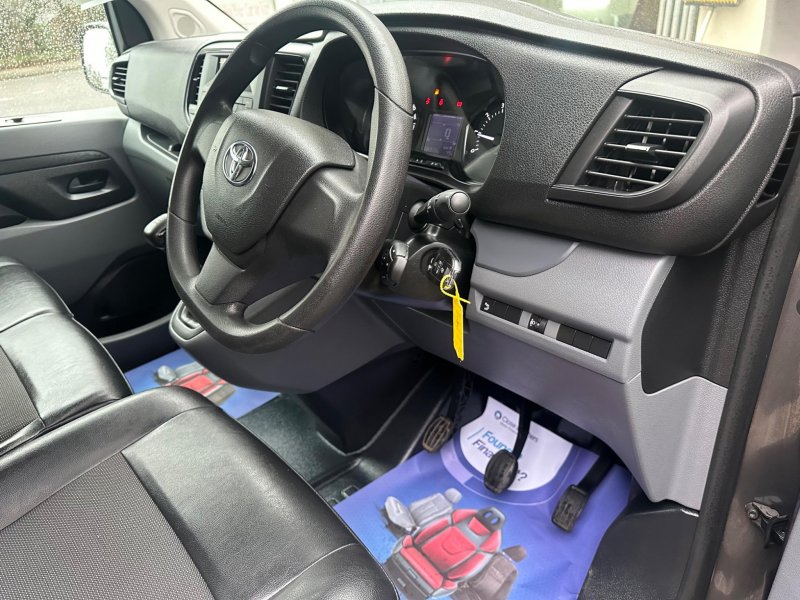TOYOTA PROACE