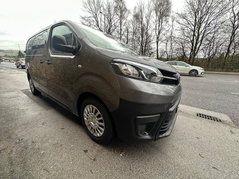 TOYOTA PROACE