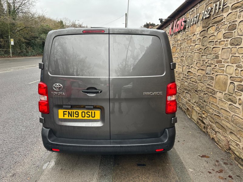 TOYOTA PROACE