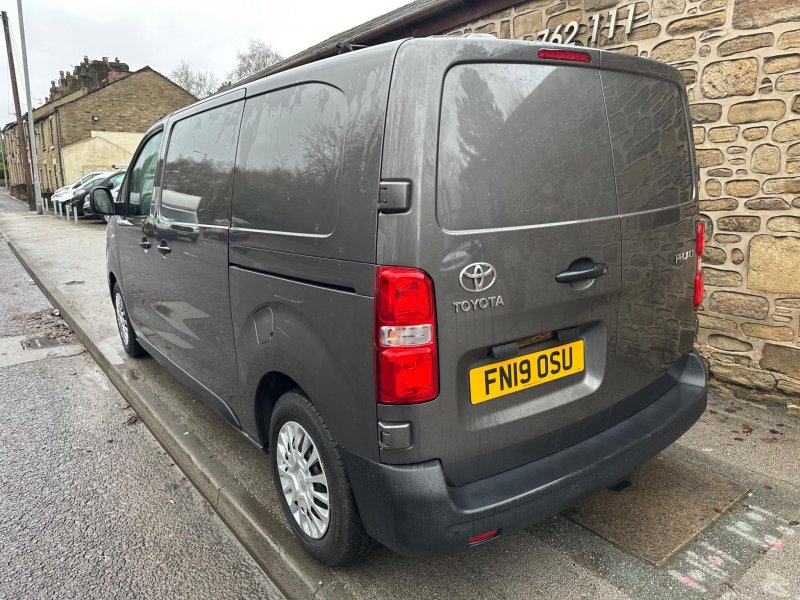 TOYOTA PROACE