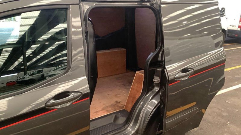 FORD TRANSIT COURIER