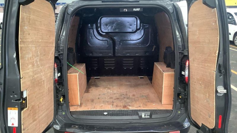 FORD TRANSIT COURIER