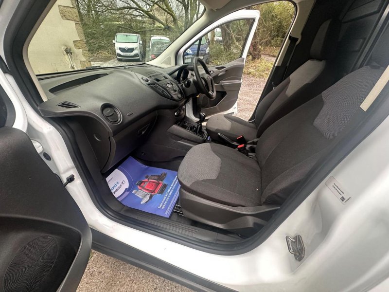 FORD TRANSIT COURIER