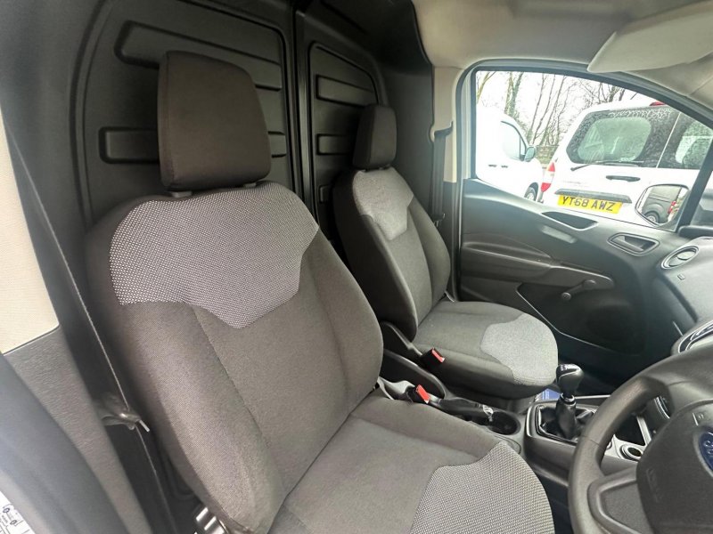 FORD TRANSIT COURIER