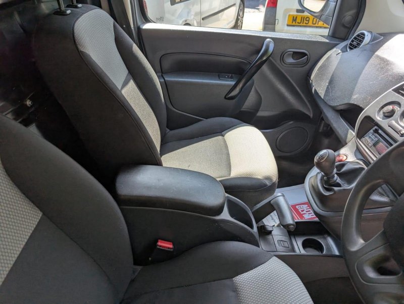 NISSAN NV250