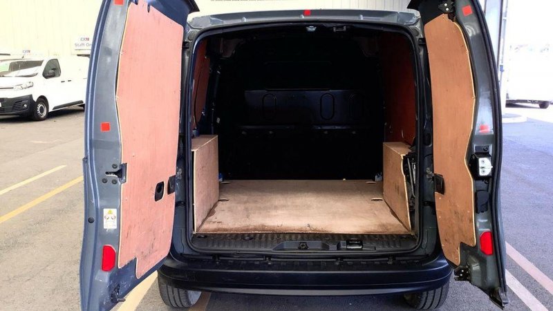NISSAN NV250