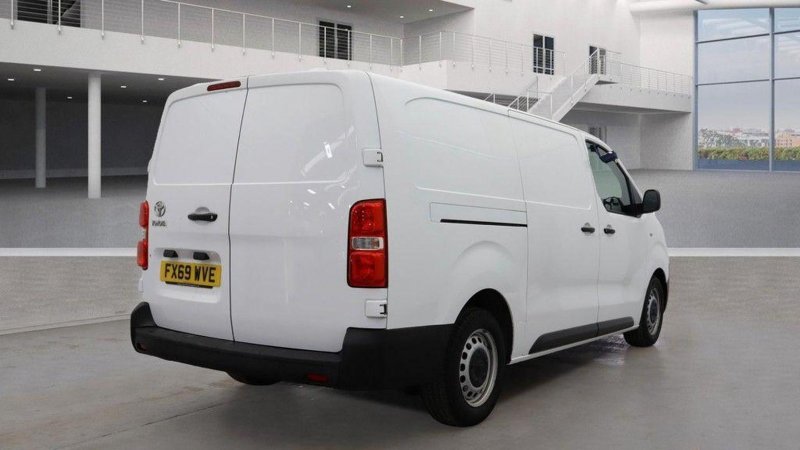 TOYOTA PROACE