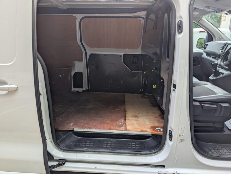 VAUXHALL VIVARO