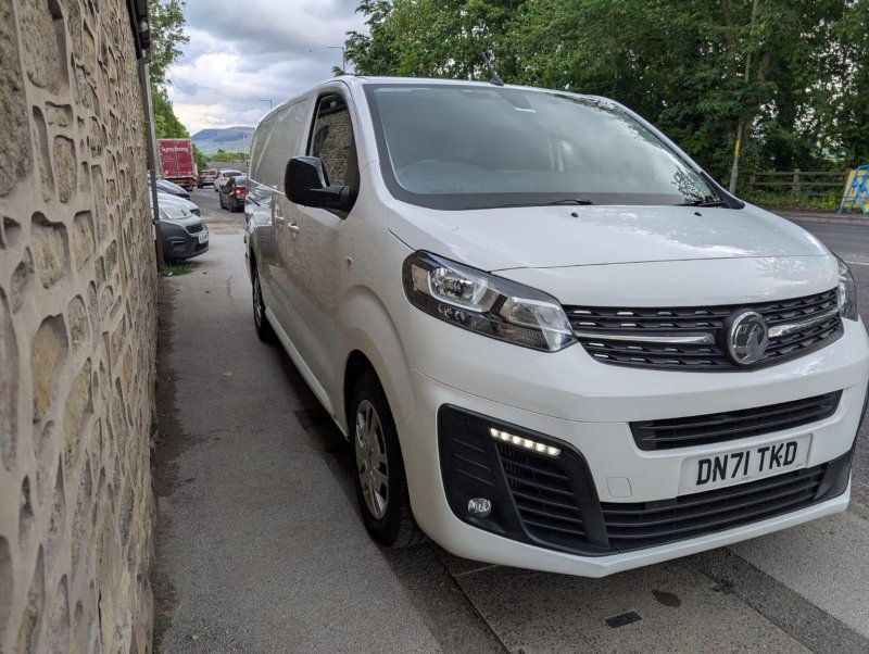 VAUXHALL VIVARO