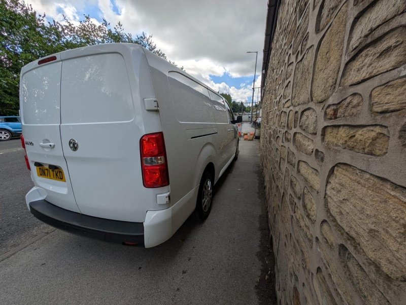 VAUXHALL VIVARO