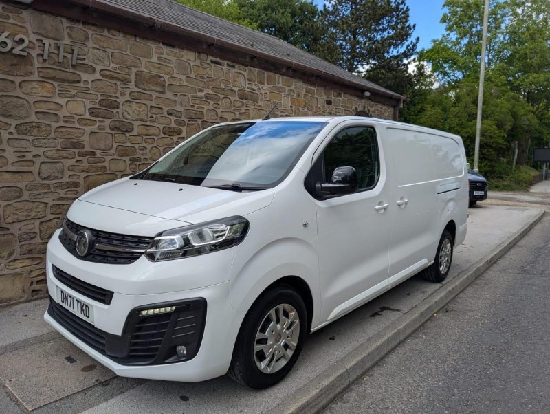 VAUXHALL VIVARO