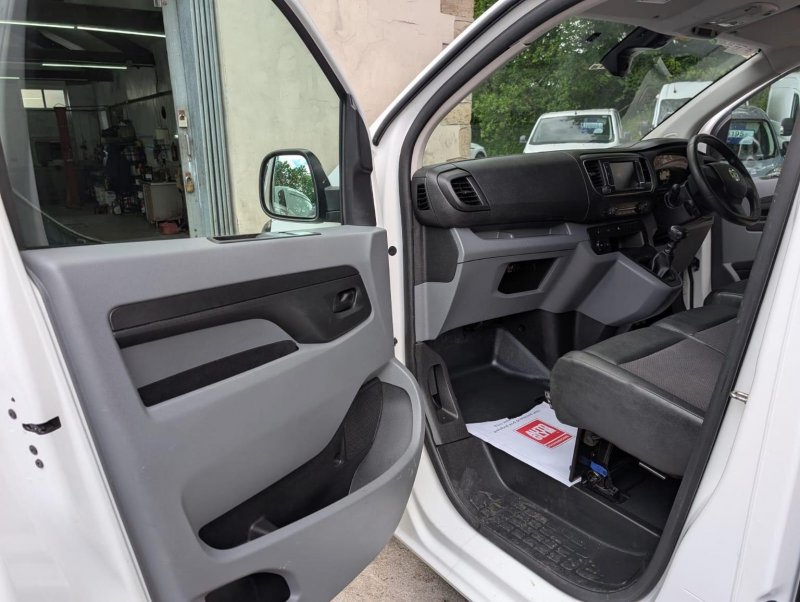 VAUXHALL VIVARO